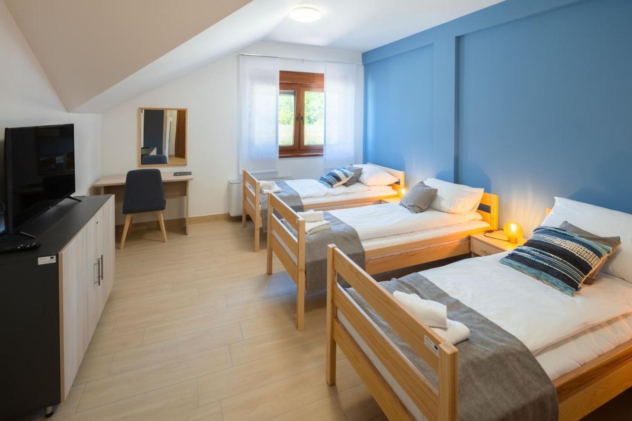 Hostel Otocki Virovi Otok  Zewnętrze zdjęcie