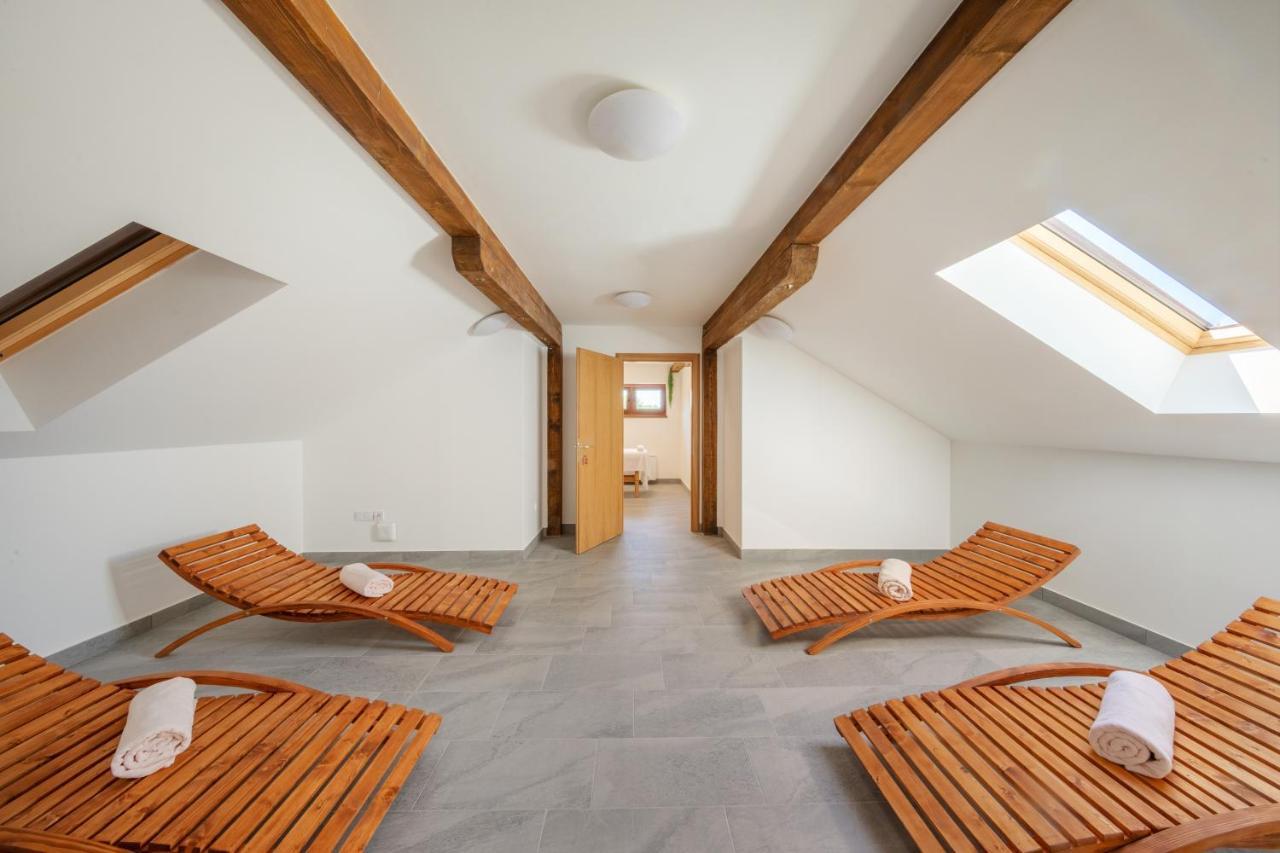 Hostel Otocki Virovi Otok  Zewnętrze zdjęcie