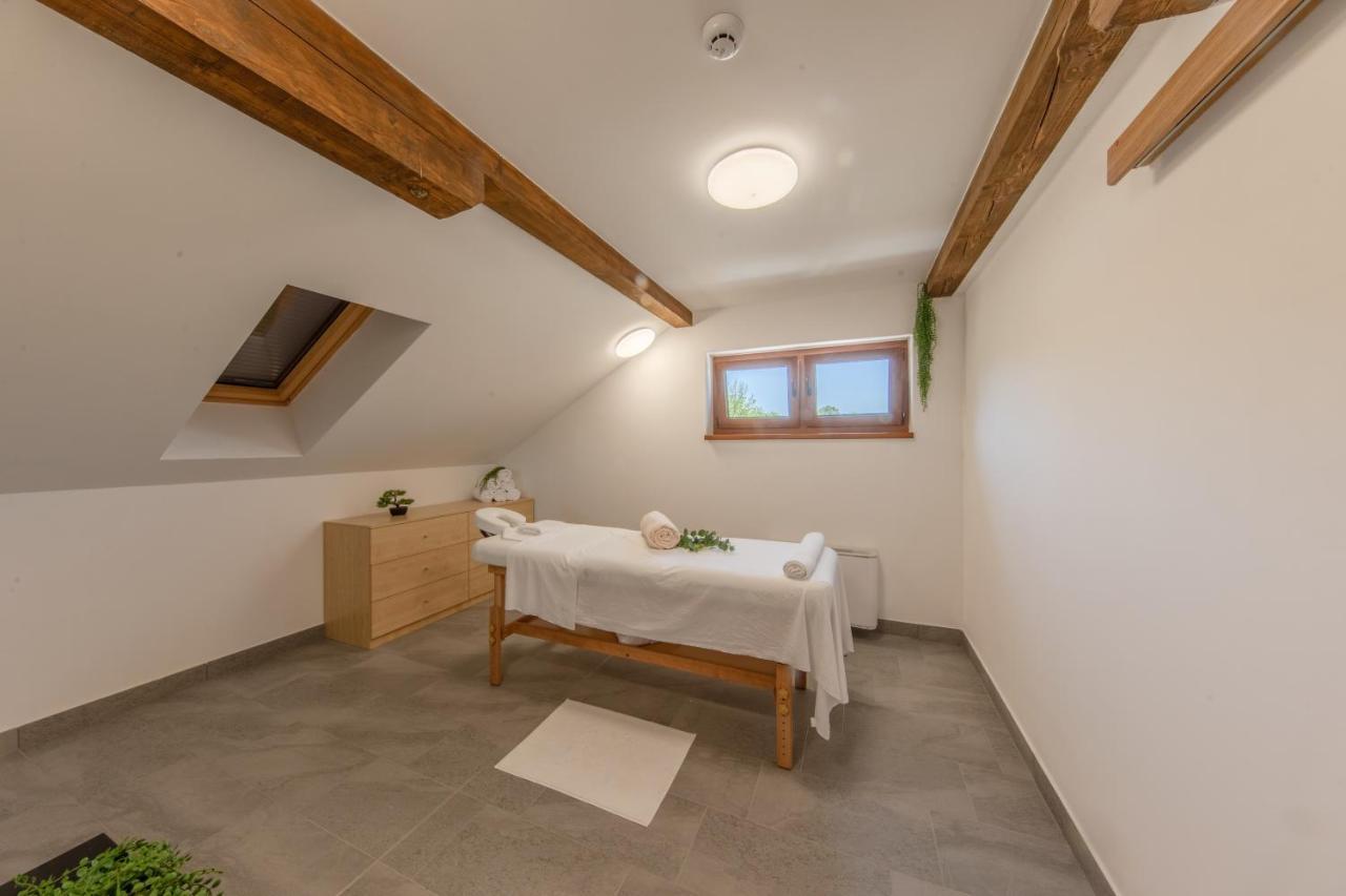 Hostel Otocki Virovi Otok  Zewnętrze zdjęcie